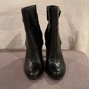 POUR LA VICTOIRE black booties